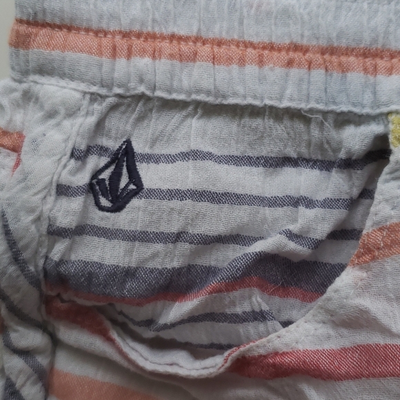 Volcom | Light and Airy Shorts - Picture 3 of 8